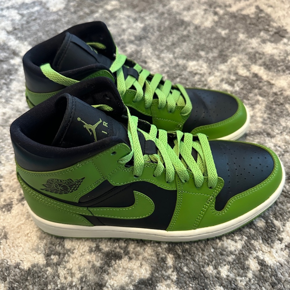 Nike Air Jordan Mid sneakers